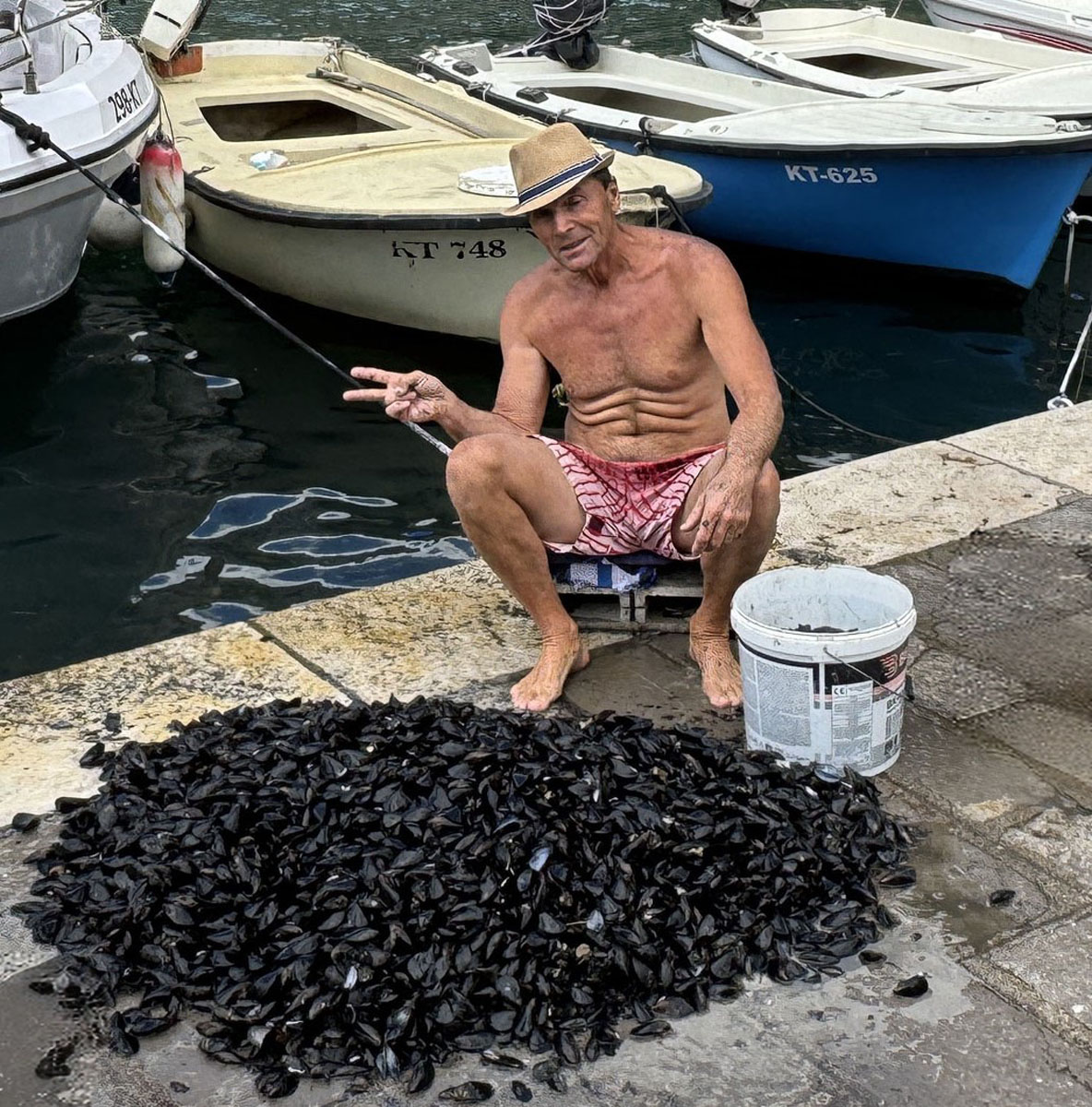 Rock John Man with Mussels Pictorial   Class B 20250917